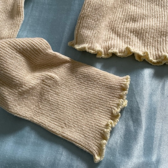 Soft Pastel Yellow Thin Spring Turtleneck with frilly details, stretchy material - Picture 4 of 5